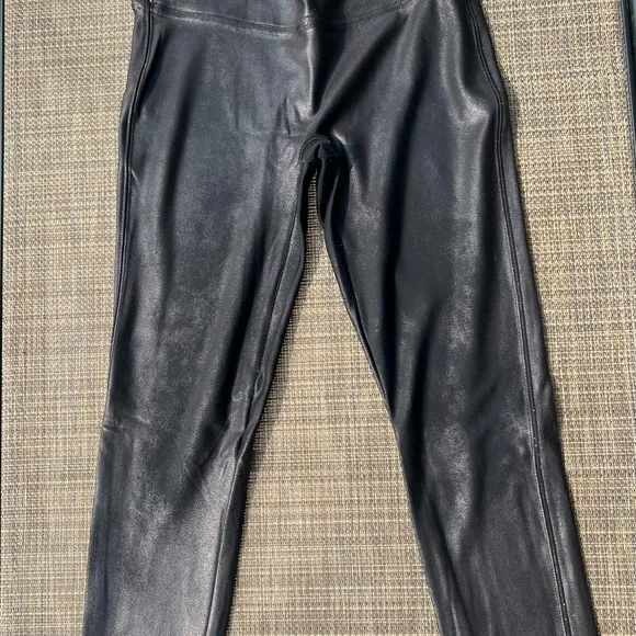 Spanx high waisted faux leather legging - Picture 3 of 4